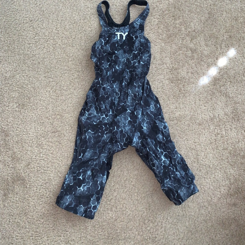 TYR Avictor Techsuit